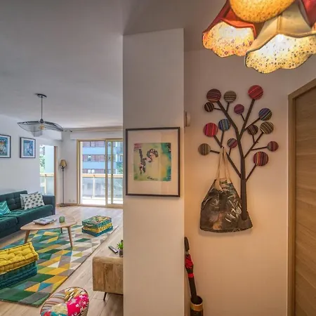 Beautiful Contemporary With Parking *
